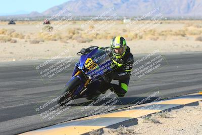 media/Jan-10-2025-CVMA Friday Practice (Fri) [[489e0da257]]/Group 4 and Trackday/Session 2 (Turn 4 Inside)/